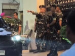 Rumah-Jaksa-Agung-Muda-Tindak-Pidana-Khusus-Jampidsus-Febrie-Adriansyah-di-kawasan-Kebayoran-Baru-Jakarta-Selatan-tampak-dijaga-sejumlah-personel-TNI (1)